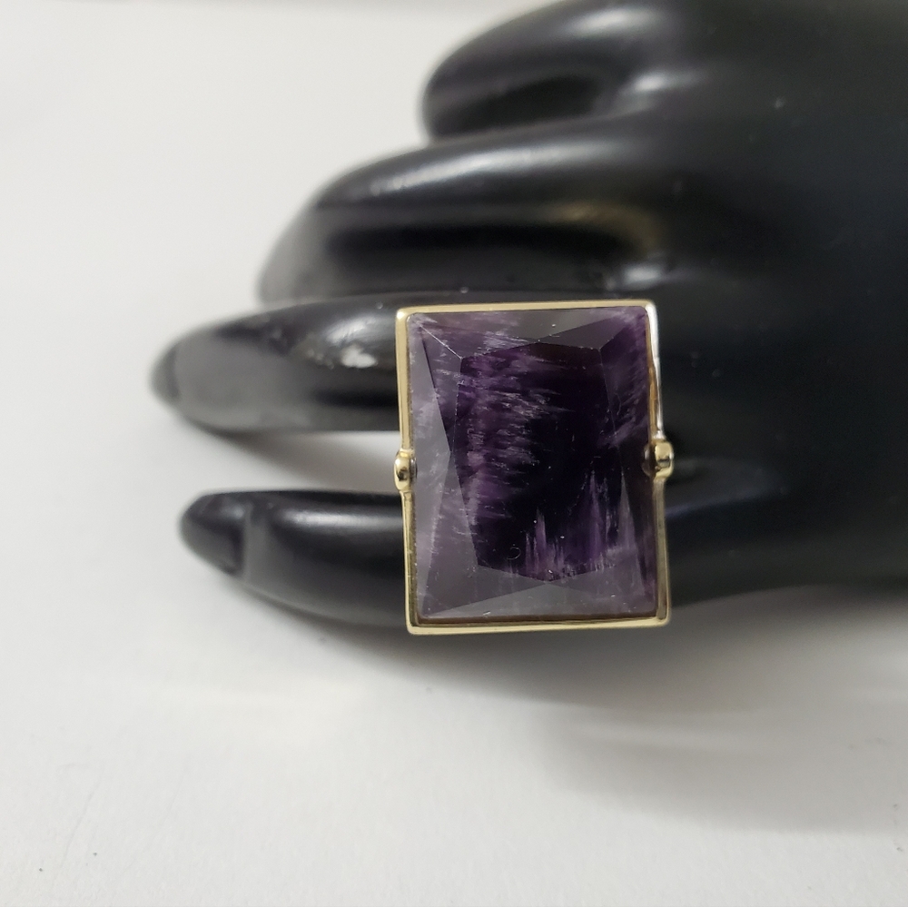 Watch Video / Gold Ring with Faceted Rectangular Amethyst Gemstone